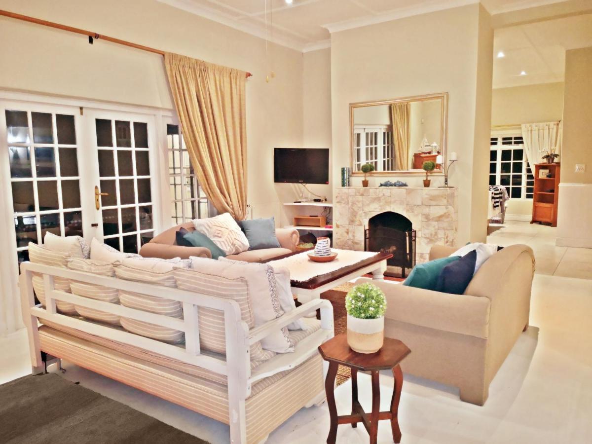 Summer House Hermanus Bagian luar foto